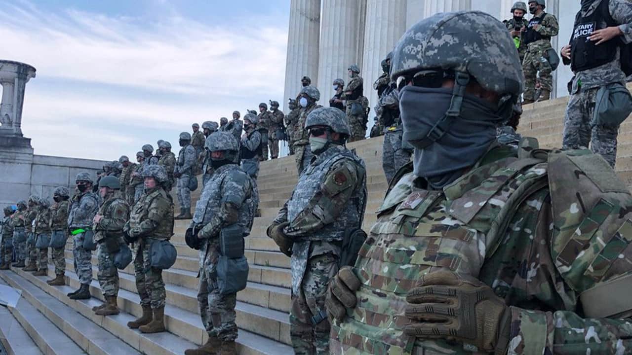 Image of MPs on the steps of the Lincoln Memorial
